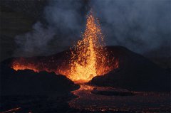 地球上所有的活火山同时喷发会发生什么？